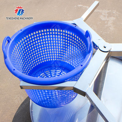 Potato Carrot Lettuce Mushrooms Bamboo shoots chili Spinach Passion Fruit tangerine Juice made from wild cherry plums Kiwi Mango Strawberry lemon kale Celery Material transfer rack